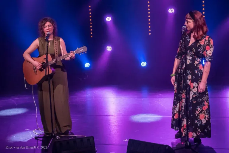 Zangduet op het podium, Cultuurnacht 2021